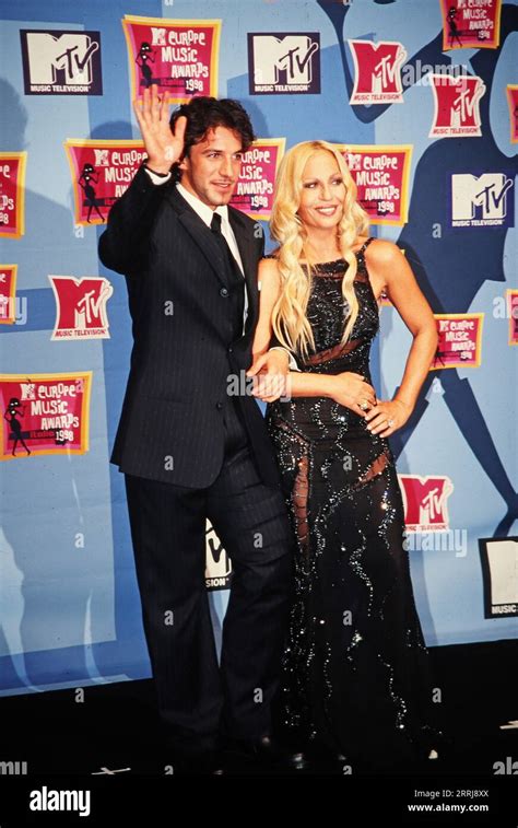 giulia versace facebook|MTV EMAs, quando Alessandro Del Piero e Donatella .